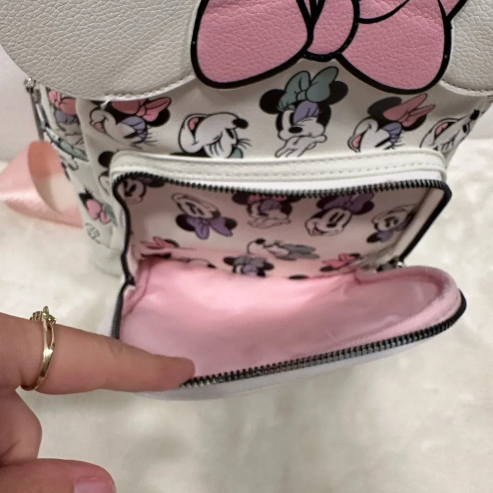 Minnie Mouse backpack purse! White and pink Mickey Mouse Disney land bag NWT!